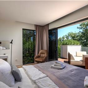 4 Bedroom Villa with Salt Water Pool, Private mini golf course and Rooftop Terrace near Opatija, Sleeps 8